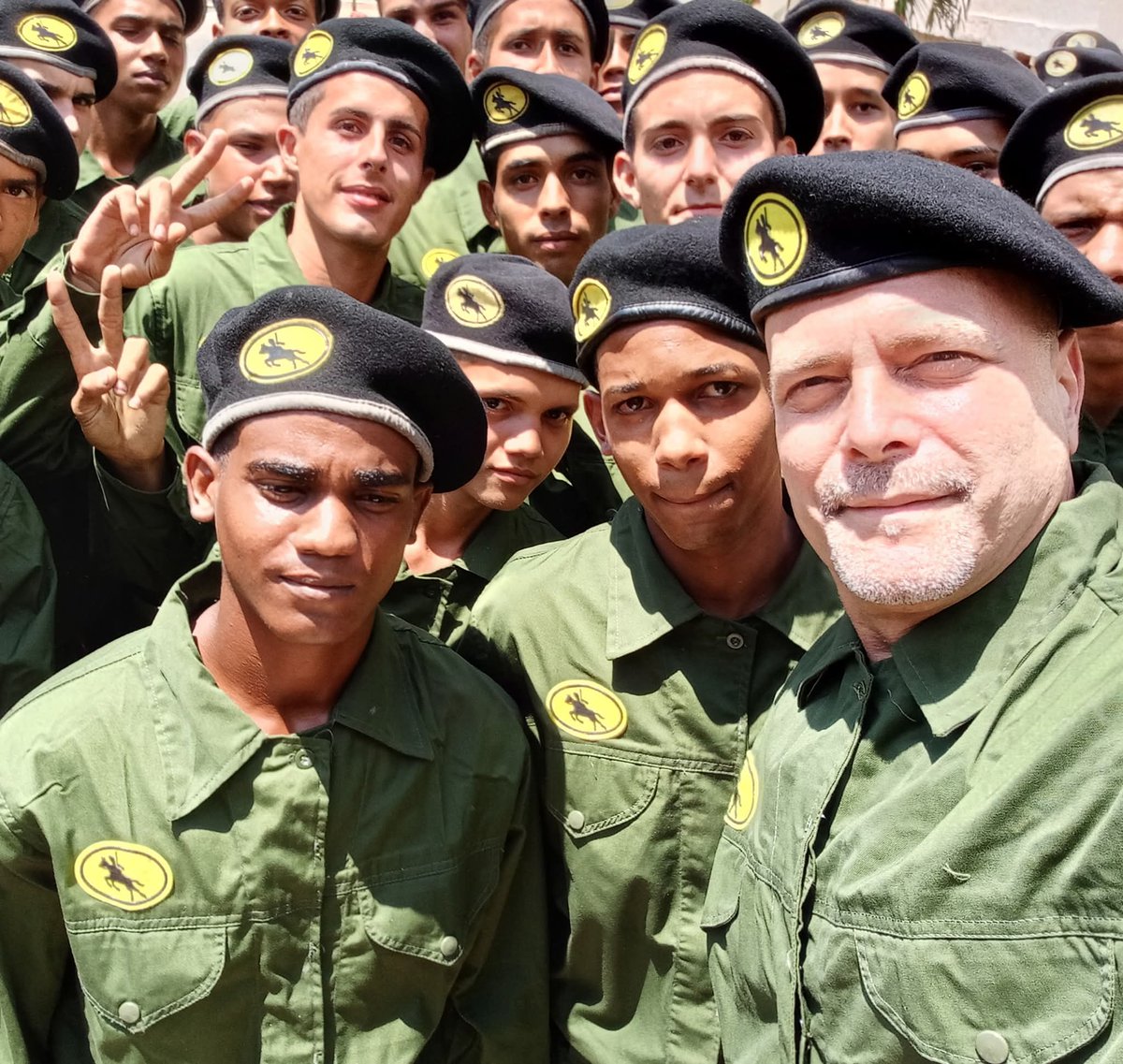 ¡Muchas felicidades a los combatientes de la Gran Unidad de Tanques de la gloria combativa "Rescate de Sanguily", Orden "Antonio Maceo", en su 61 aniversario! 
#Cuba #CDRCuba #GirónEsHoy #CubaNoSeRinde