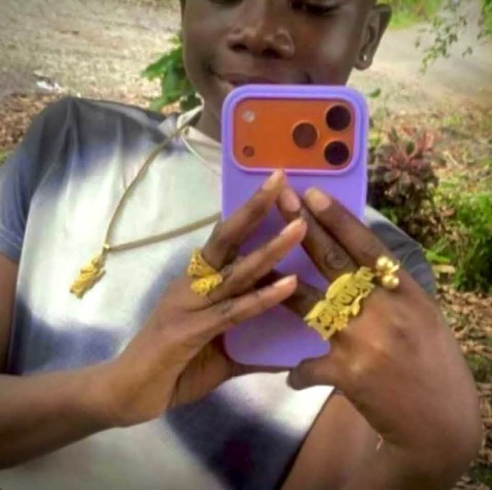 esperando a kaylane pra jogar codenames em dupla e ela na praia