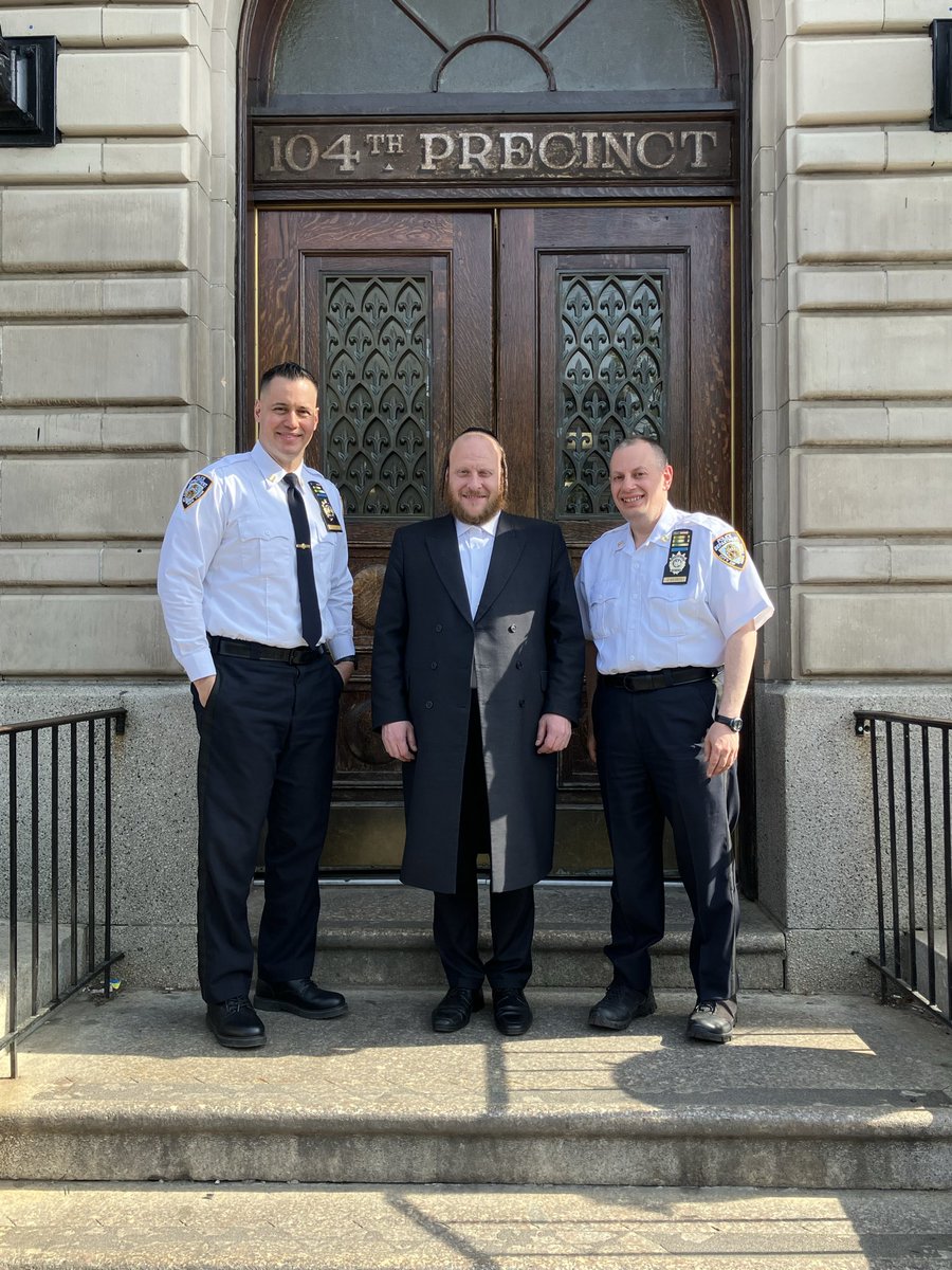 NYPD104Pct's tweet photo. It was great to meet with one of our Clergy Liaisons, Rabbi Itzkowitz. 

We look forward to continuing the important relationship with all of our clergy liaisons and community! https://t.co/DIhceM5EiW