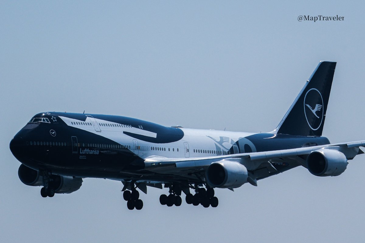 Traveler25889M's tweet image. #羽田空港 #HND  #fujifilm
#写真が好きな人と繋がりたい 　
March-24-2026　
Haneda Airport （Soramunado Terrace）　
Lufthansa（D-ABYN）
Boeing B747-830　100th Anniversary Livery
Descending towards runway-A

FUJIFILM X-H2
XF150-600mmF5.6-8 R LM OS WR
F13　1/800　M　ISO400　528mm
