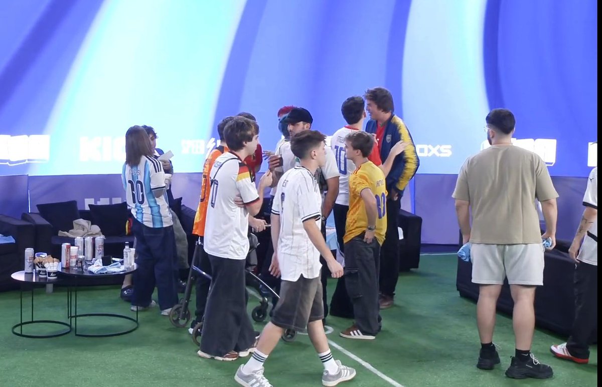 k4tt ✨️ tweet media