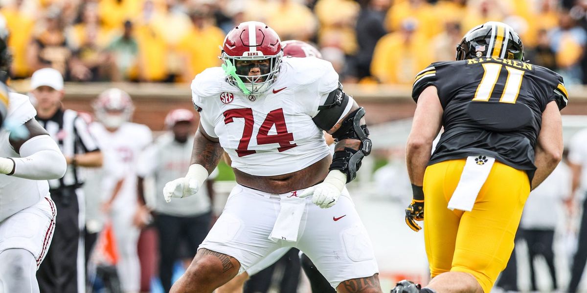 The Cleveland Browns made a few puzzling moves in Mel Kiper's latest 2026 NFL Mock Draft.

📸 Reese Strickland, Reese Strickland-Imagn Images brownswire.usatoday.com/story/sports/n…