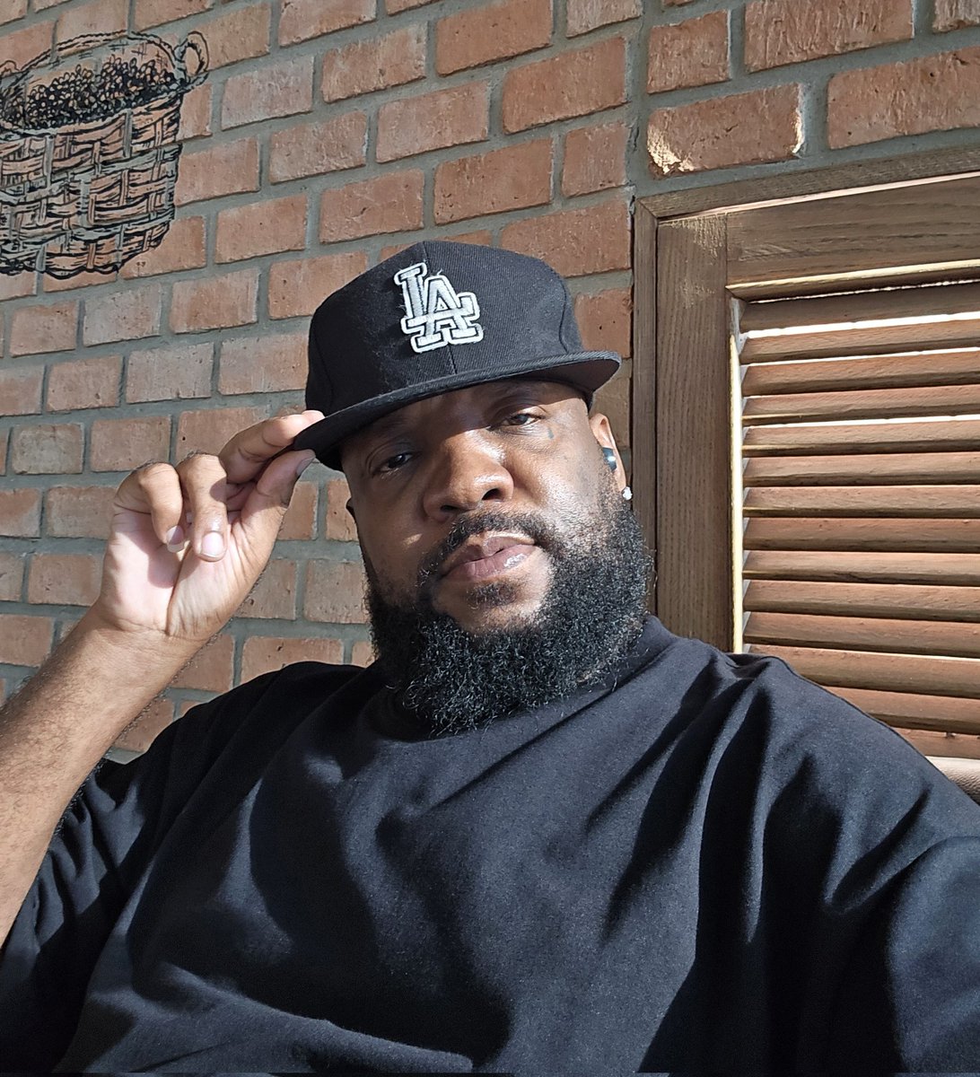 fredytaylor29's tweet photo. To peace &amp; better days ✨️ https://t.co/FB6AJUKW46