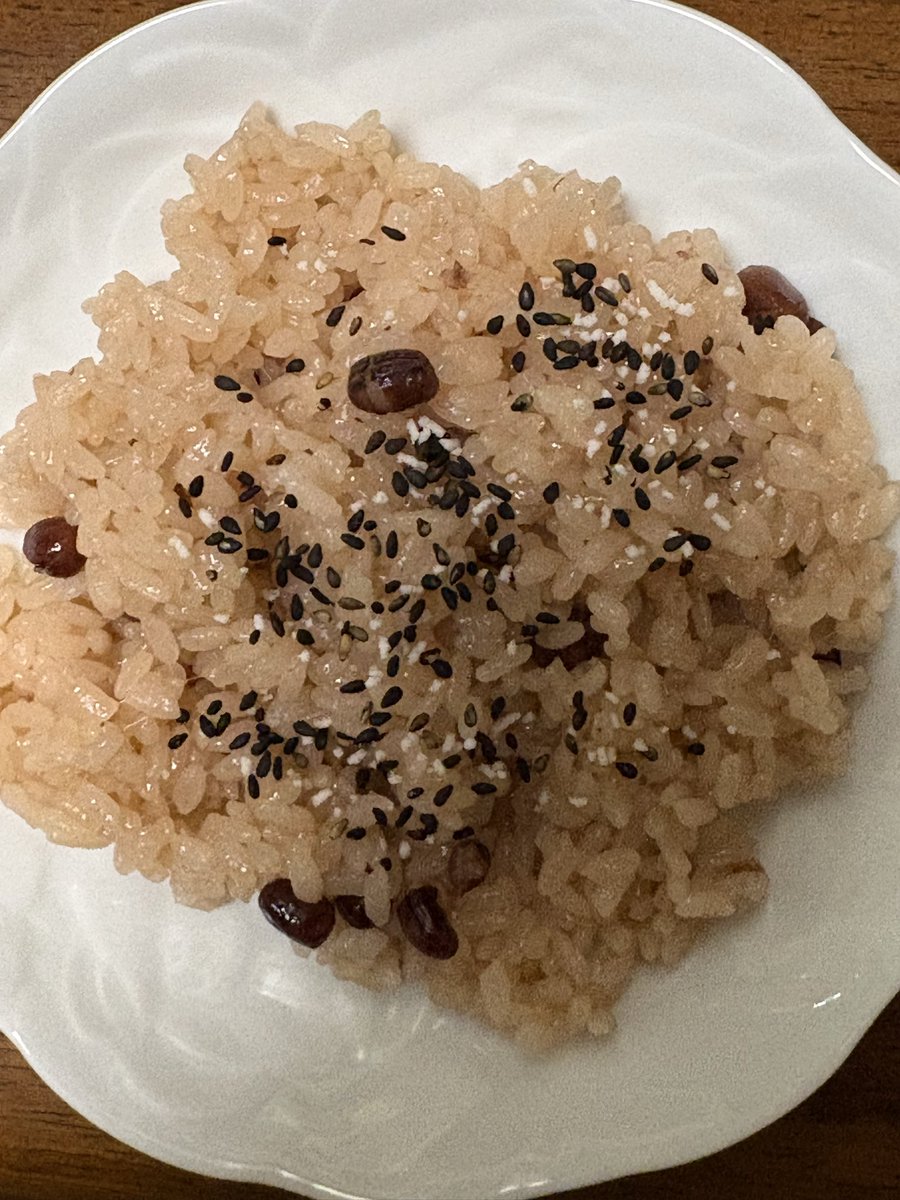 おはようございます、
今日から田植え作業始めます。
美味しいお米が収穫できる様、赤飯を炊いて祈願しました。
#山名郷米
#千葉県稲作