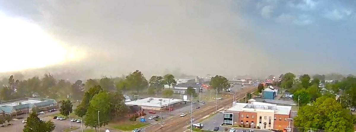 ArlanKels's tweet photo. Dearest Tennessee, is that dust getting blasted into the stratosphere by your storm line?
#Radaromega
#tnwx
Union City https://t.co/3ty4TwrDob