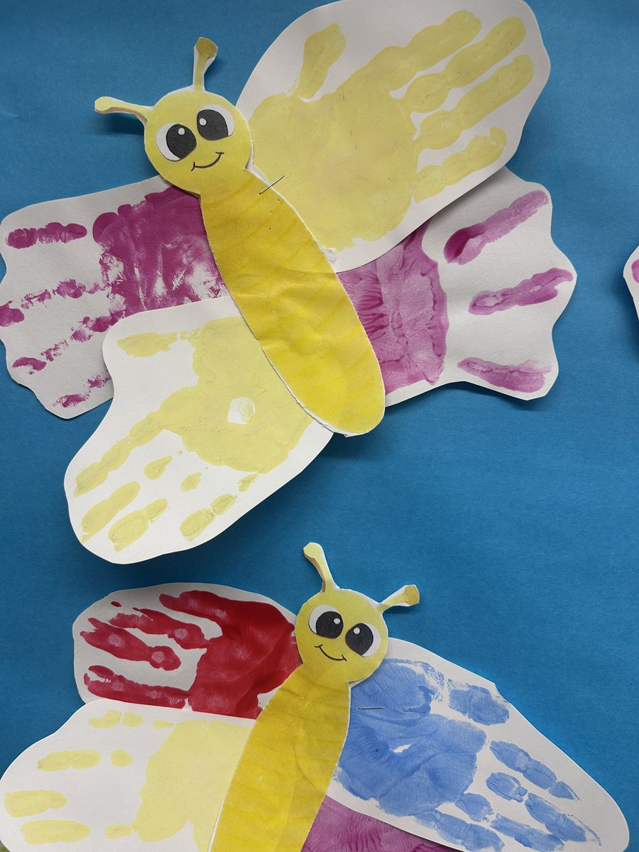 MrsUsKinderCrew's tweet photo. Work Together Wednesday and Artsy Thursday brought these kinder minds (and hands) together at School 7. 🦋 🌼 🙌🏼 https://t.co/tOXhJMrI9s