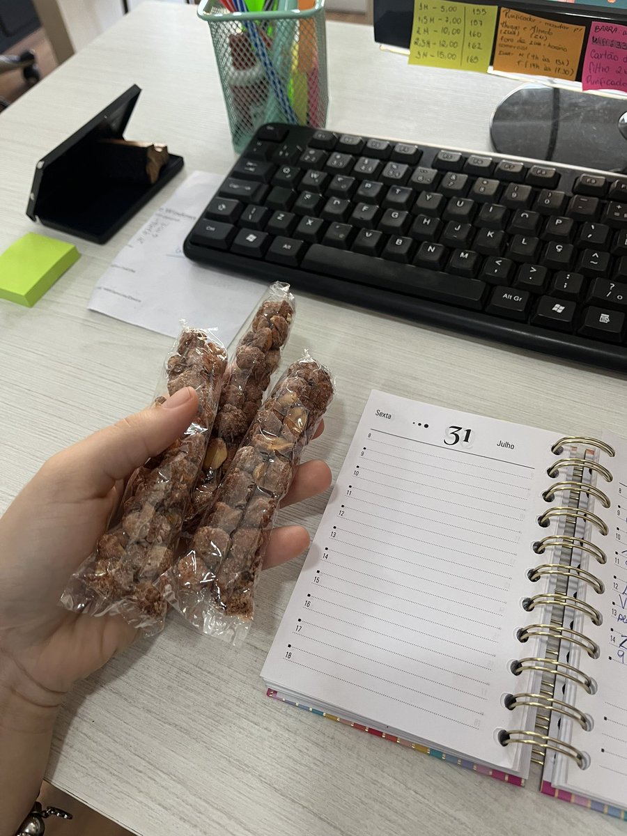 simplesmente o paulo me chega com isso e alegra nossa tarde (a gente comentando minutos antes q queria um docinho