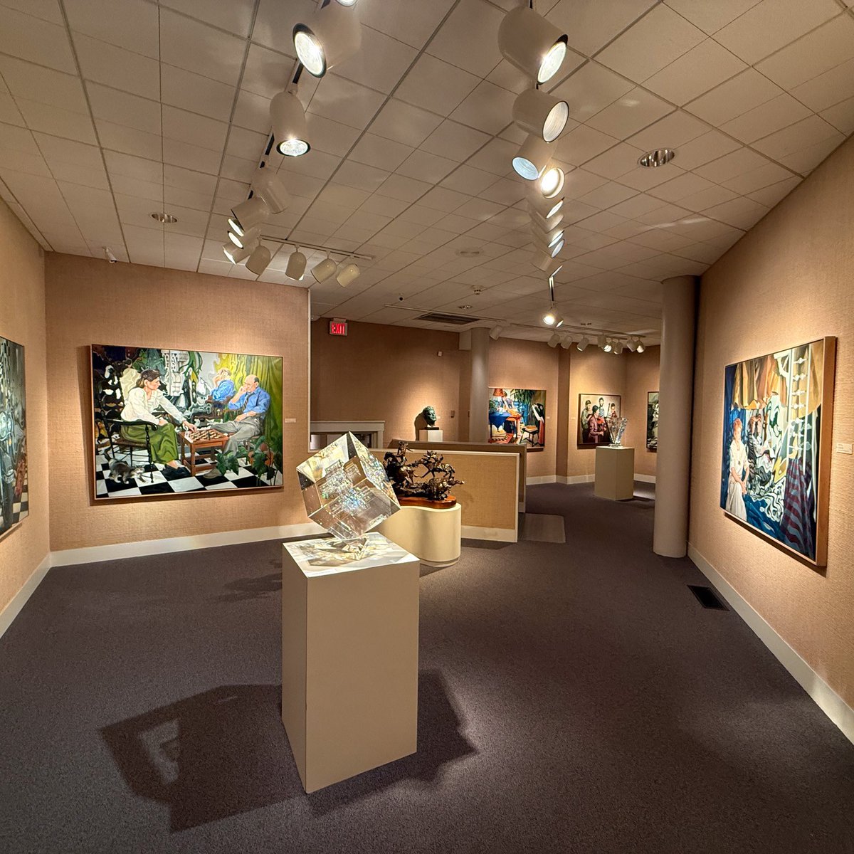 KentuckyTourism's tweet photo. 👋 Day 2 of the @VisitOwensboro takeover!

Discover powerful stories at the Owensboro Museum of Fine Art 🎨 Featuring regional &amp; global works, stunning stained glass towers, a historic home display, kids’ art space &amp; the immersive Kaleidoscope Kave.

👉 https://t.co/JabsReEJlH https://t.co/cTY5FNStV3