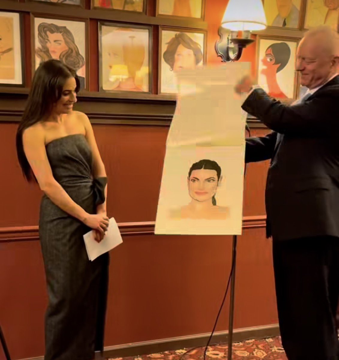 sefodamforever's tweet photo. remember when finn hudson took rachel berry to dinner at Sardi’s and now lea michele aka rachel berry has her own and very well deserved caricature hanged on that wall https://t.co/bmRCIShdNk