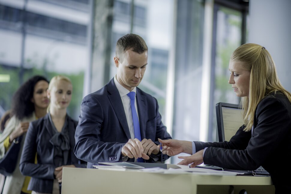 usnews's tweet image. Wondering if you need more than one bank account? Discover the pros and cons of managing multiple accounts to organize your finances better! #PersonalFinance #MoneyTips bit.ly/4vGkxgf