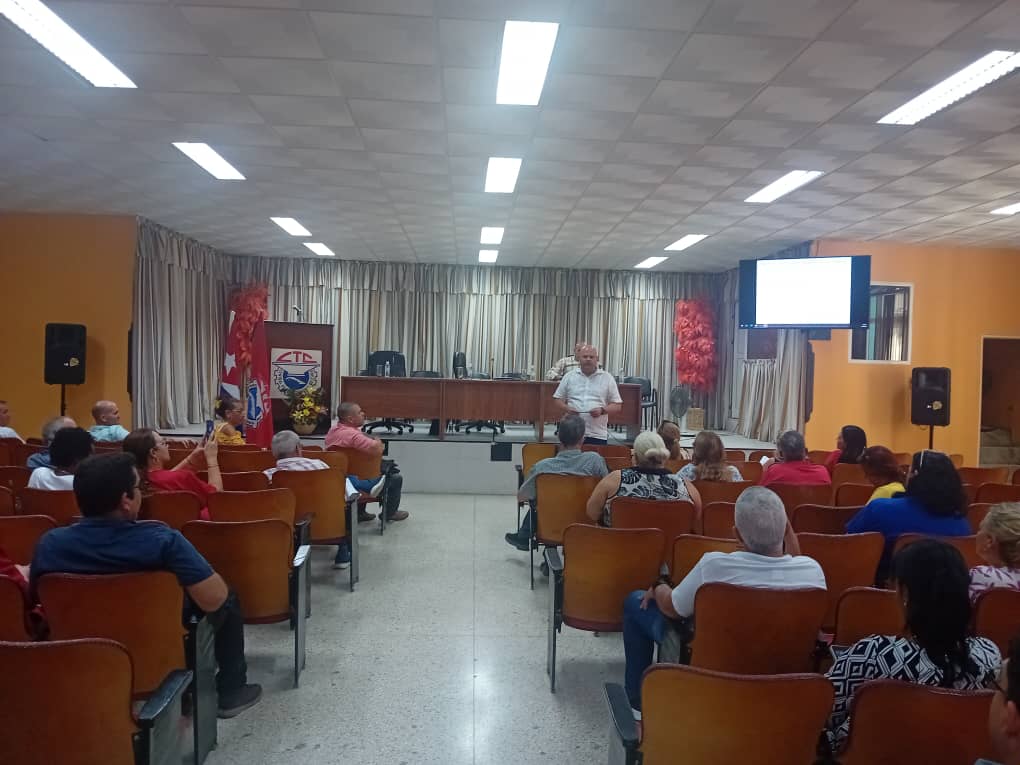Minjus_Cuba's tweet image. 🌿🇨🇺 En la sede de la @Cuba_CTC intercambiamos organismos de la Administración Central del Estado, la #CTC y los sindicatos del país. Nos acompañaron Sergio Rodríguez Fellaran, funcionario del #CCPCC y  @Colina_CTCuba,  miembro del #CCPCC y presidente del #22Congreso
👇