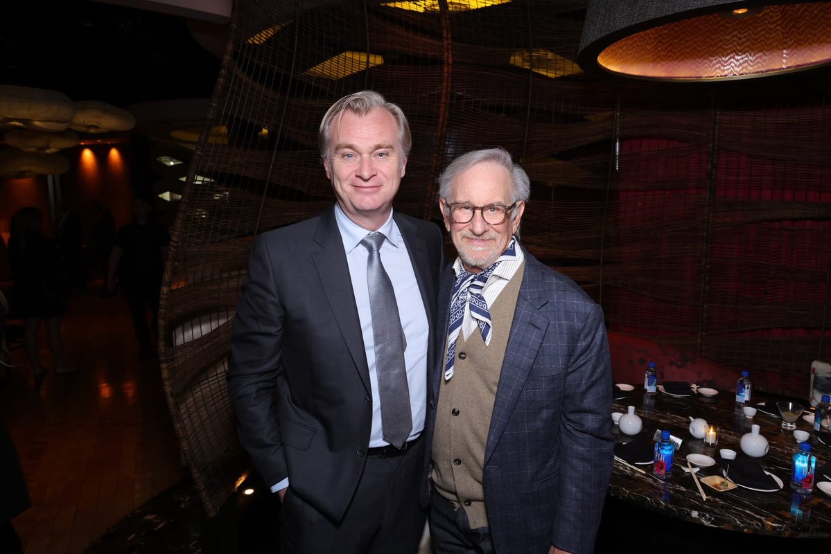 Christopher Nolan Updates tweet media