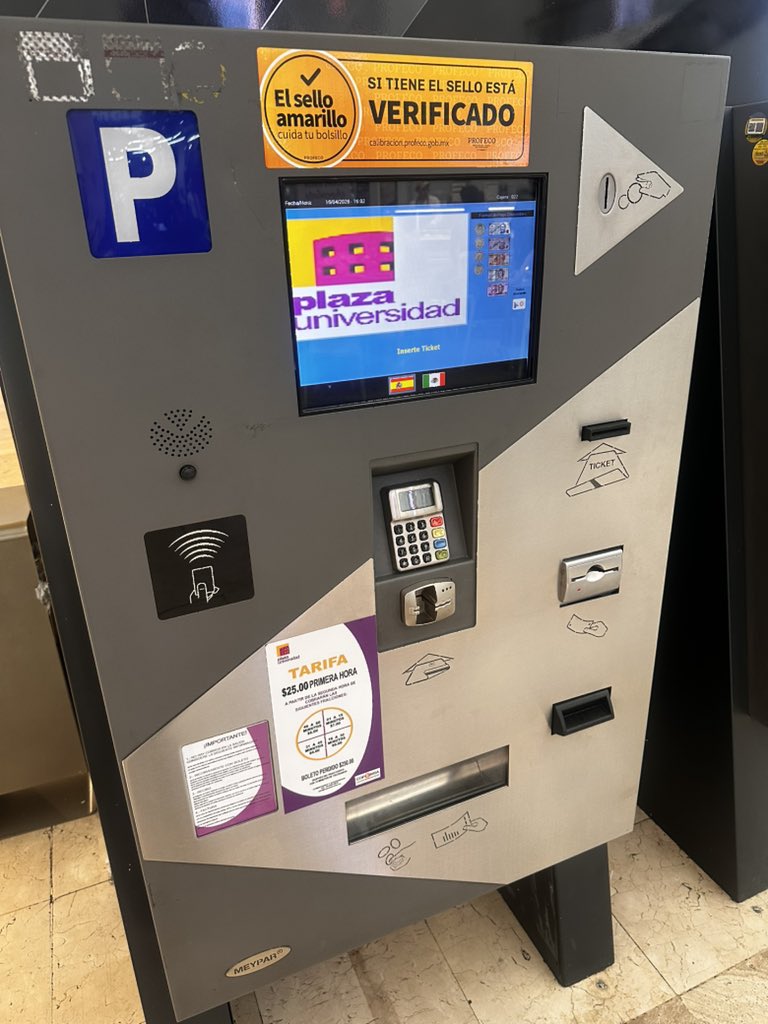 prjacob's tweet photo. Según los cajeros de @copemsa están verificados aquí en @P_UNIVERSIDAD y la único que pasa es que se roban el dinero y no sirve ni un cajero. @Profeco https://t.co/HWTdtPbJM9