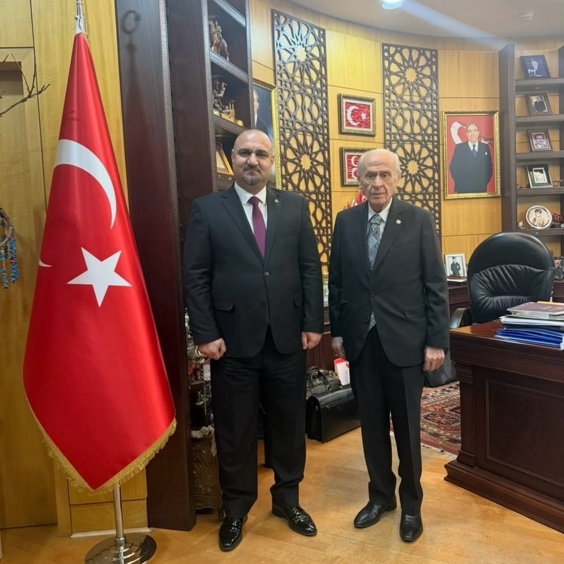 BozkurtCaps's tweet photo. Kerkük İl Meclisinde yapılan seçim sonucunda Kerkük Valisi, Türk milliyetçisi Irak Türkmen Cephesi Genel Başkanı Mehmet Seman Ağa oldu.

Yüz yıl sonra Kerkük'ü tekrardan Türkler yönetecek 👏🇹🇷

#KerkükTürktürTürkKalacak https://t.co/3D8KWACxdh