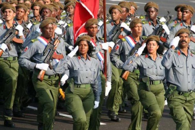 #FidelPorSiempre: "Esa Revolución no la defendemos con mercenarios; esa Revolución la defendemos con los hombres y las mujeres del pueblo”.

Hoy celebramos el Día del Miliciano, fecha que nos recuerda el coraje de hombres y mujeres que en 1961 defendieron nuestra soberanía. 🇨🇺