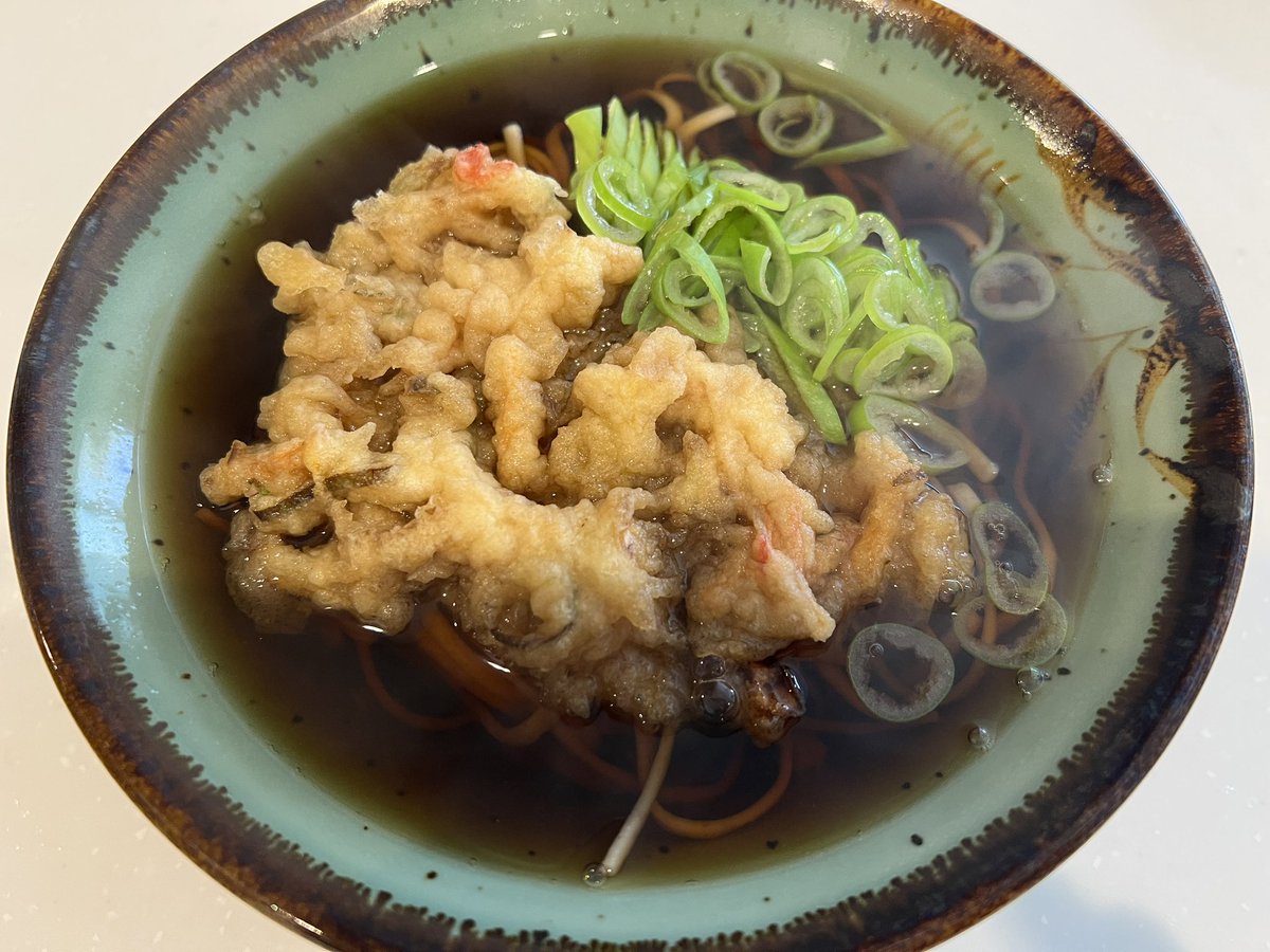 retamo94's tweet image. 4月16日。安定の天ぷらそば。ネギ買わなきゃっ。
#そば #蕎麦 #SOBA #毎日そば生活 #路麺 #蕎麦活 #そば生活 #蕎麦スタグラム #自炊 #朝活 #自宅ごはん #麺 #麺スタグラム #安定