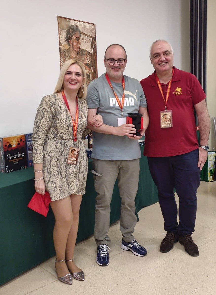 Velezwargamecon's tweet photo. Bellum Omnium 2026: Torneo de Combat Commander Europa de @gmtgames. Campeón Carlos Prieto (recoge Dani Galán), subcampeón Pedro Daureo.
#wargames #wargamecon #BellumOmnium #BellumOmnium26 #Convencionwargames #Simulacionhistorica #VelezMalaga #boardgame #Convencion https://t.co/ty8Ora4fyl