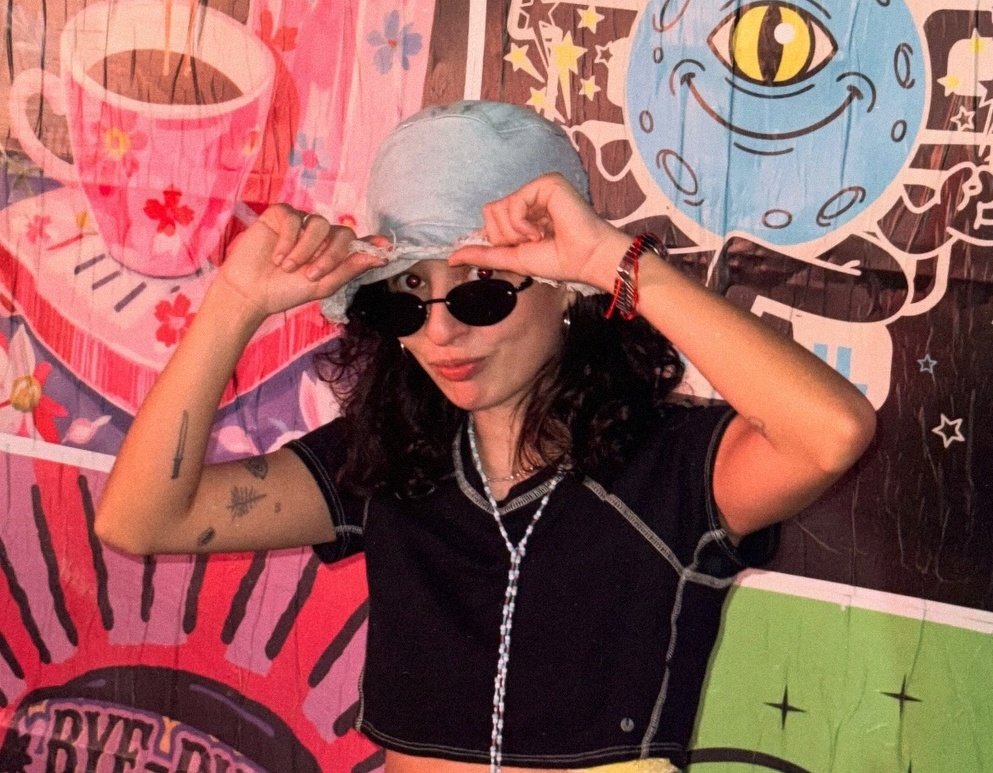 let out of context tweet media