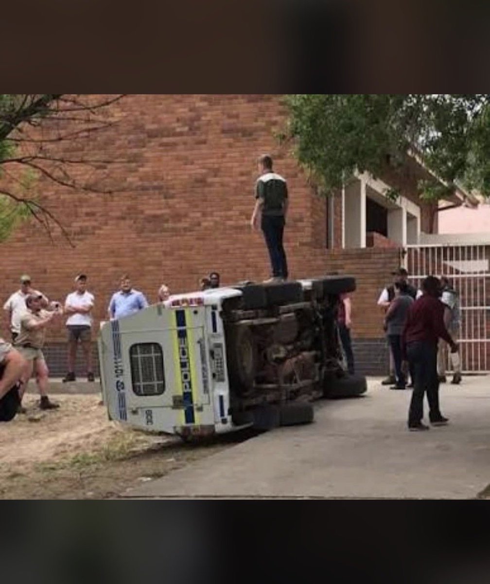 SirBrema's tweet photo. @EFFSouthAfrica @Julius_S_Malema @Itsartsafrica1  All I know is that they just made CIC The President of this country. Aluta Continua ngwana wa mbu https://t.co/Jl25Bz7Pxy