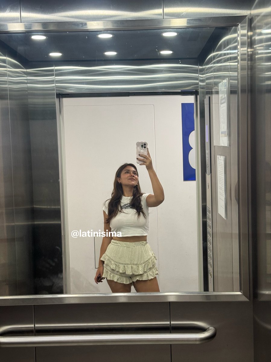 latinisima tweet media