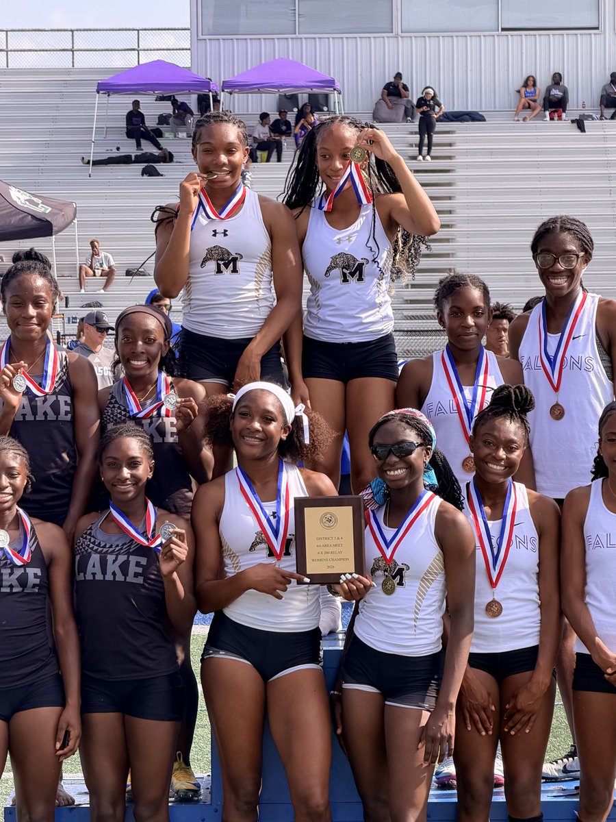 Tigertrack_MHS's tweet photo. 🔥School Record🔥
Girls 4x200 team of Jada Wheeler, Lizzy Greensword, Alexa Culclager, and Sereon Alex runs 1:38.03 🥇 https://t.co/fqwTj7REmL