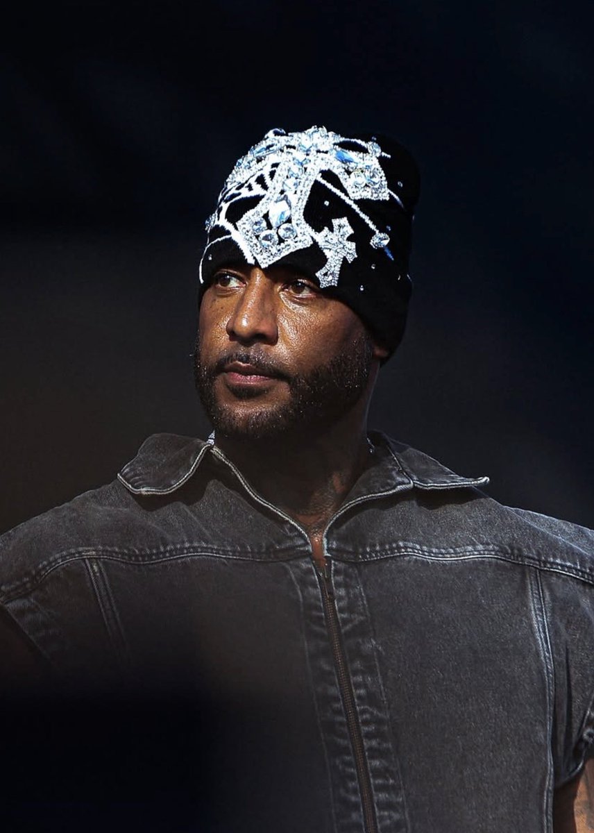 TreizeMagazine's tweet photo. 🚨 BOOBA S'EXPRIME SUR HIMRA

🗣️ « Il est monté trop vite.
Il a pas de DA, y'a eu trop de sorties, ses lyrics sont pauvres, ses instrus sont light basic...

Dommage pour le rap ivoirien.
Il reste que Pili Pili 🤷🏽 » https://t.co/zS3OsPmEDy