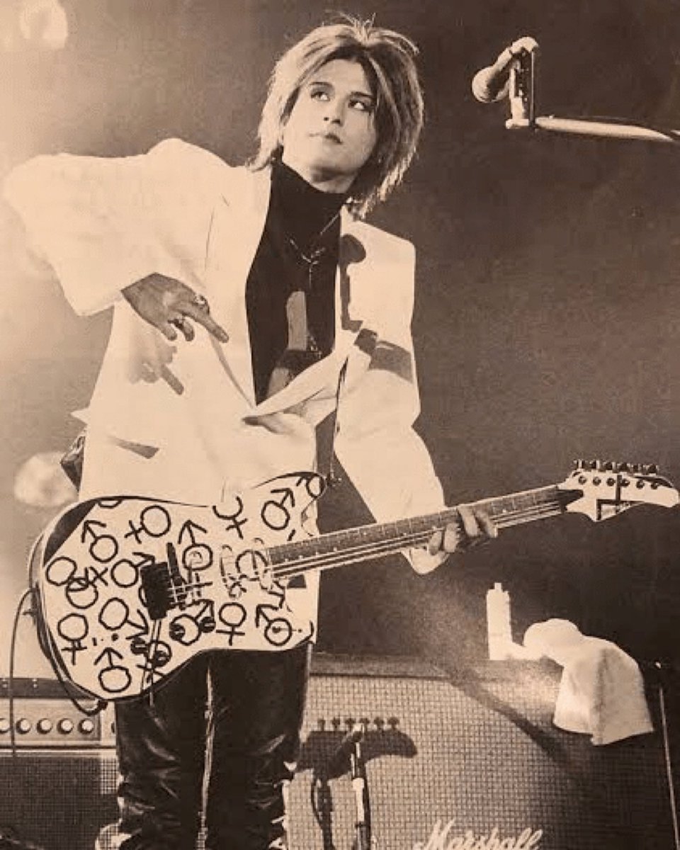 #このバンドorミュージシャンを分かったらリプ・100いいね目指す
ヒント：THE MAD CAPSULE MARKET’S の初期メンバーとして知られ、その後も DIE IN CRIES、BLOODY IMITATION SOCIETY、AA=、Acid Black Cherry など多くの重要バンドに関わってきた、日本ロックシーン屈指の