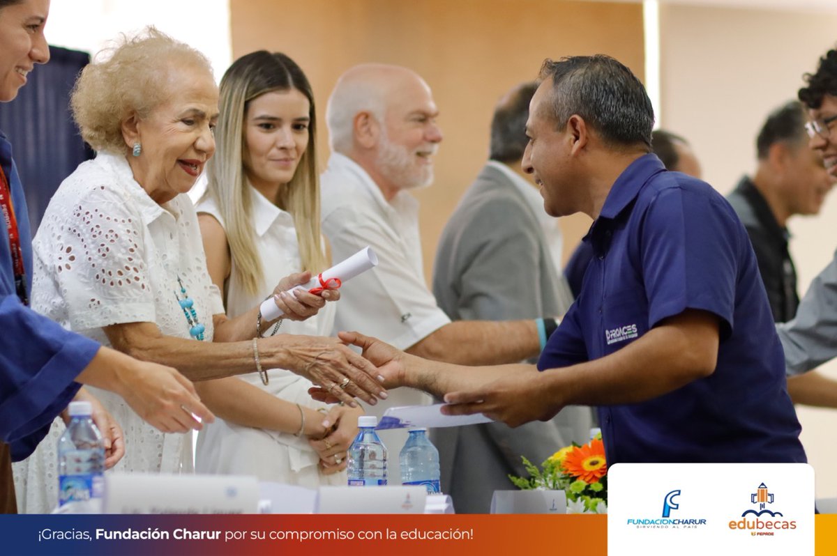 FEPADEsv's tweet photo. Fundación Charur reafirma su compromiso con 125 becas este año y un total de 1,061 oportunidades sembradas en educación. 
Gracias por confiar en nuestra labor y ser un aliado hacia la educación. 🙌📚 https://t.co/FGWXOs3qCB