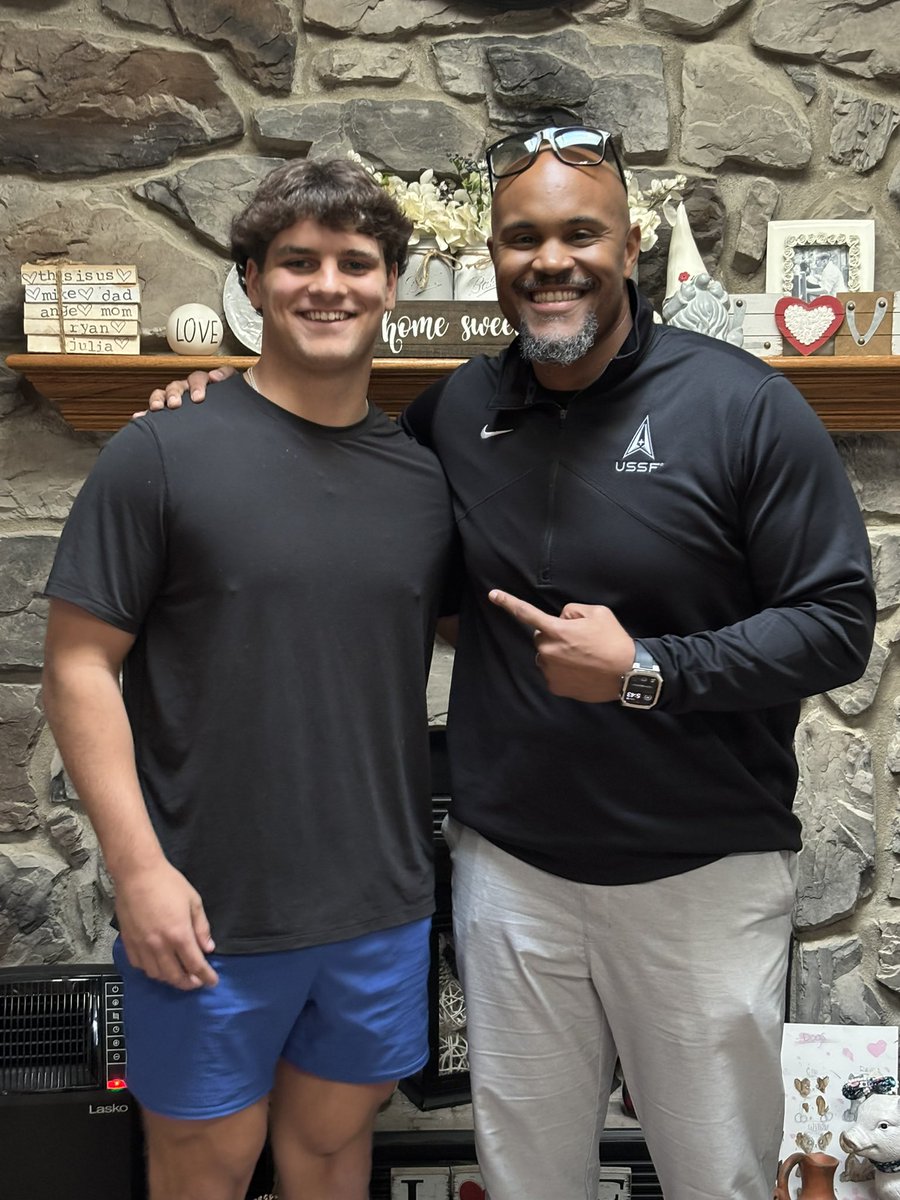 RyanMinges09's tweet photo. Thank you for the at-home visit! I am truly grateful for the opportunity and your time!! ⚡️⚡️⚡️
@CoachLarryHart @CoachTimHorton @CoachTCalhoun @Coach_Thiessen @CamerJonny @AF_FBRecruiting https://t.co/sZCayk5zAO