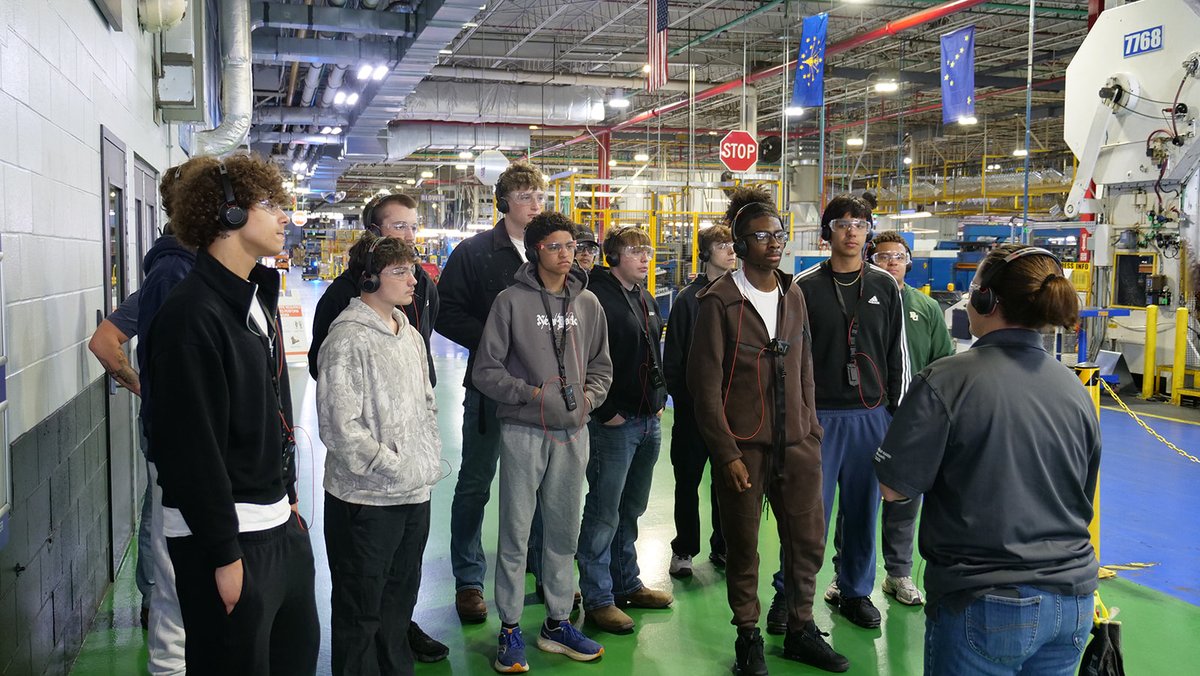 CarrierAtHome's tweet photo. Students from Area 31 Career Center joined us at our Indianapolis Gas Furnace Center of Excellence for a behind-the-scenes look at manufacturing, engineering labs, and the systems that power our work every day. We’re proud to support students exploring the trades. https://t.co/mrHhdE3XVU