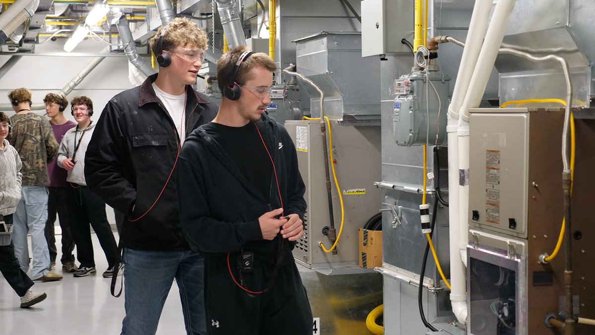 CarrierAtHome's tweet photo. Students from Area 31 Career Center joined us at our Indianapolis Gas Furnace Center of Excellence for a behind-the-scenes look at manufacturing, engineering labs, and the systems that power our work every day. We’re proud to support students exploring the trades. https://t.co/mrHhdE3XVU