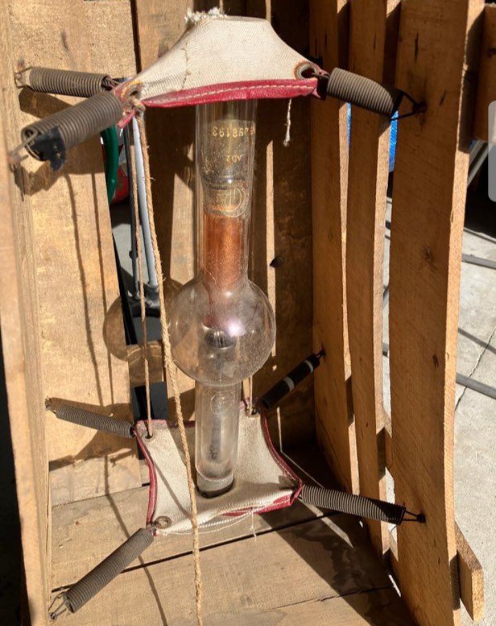 selfmademaker's tweet photo. Vintage X-ray tubes (likely mid-20th century). Found on a French private classifieds website.

#hightech https://t.co/dAWocXvrVh