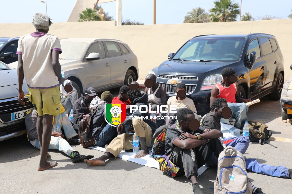 PoliceNationSN's tweet image. La DNLT/DPAF a intercepté une pirogue avec 132 migrants irréguliers partis de Barra (Gambie). Parmi eux, 70 Sénégalais, 49 Gambiens et 14 Guinéens. La lutte contre le trafic de migrants demeure une priorité de la @PoliceSenegal. Les enquêtes se poursuivent.
#Migration #Proteger