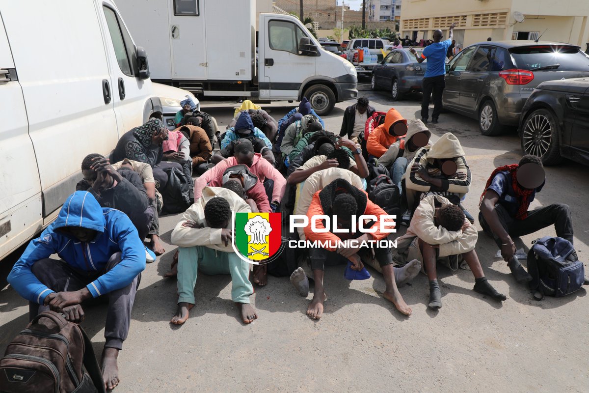 PoliceNationSN's tweet image. La DNLT/DPAF a intercepté une pirogue avec 132 migrants irréguliers partis de Barra (Gambie). Parmi eux, 70 Sénégalais, 49 Gambiens et 14 Guinéens. La lutte contre le trafic de migrants demeure une priorité de la @PoliceSenegal. Les enquêtes se poursuivent.
#Migration #Proteger