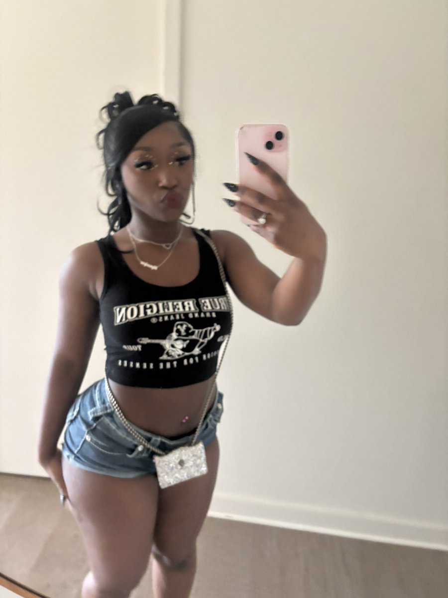 Ari tweet media