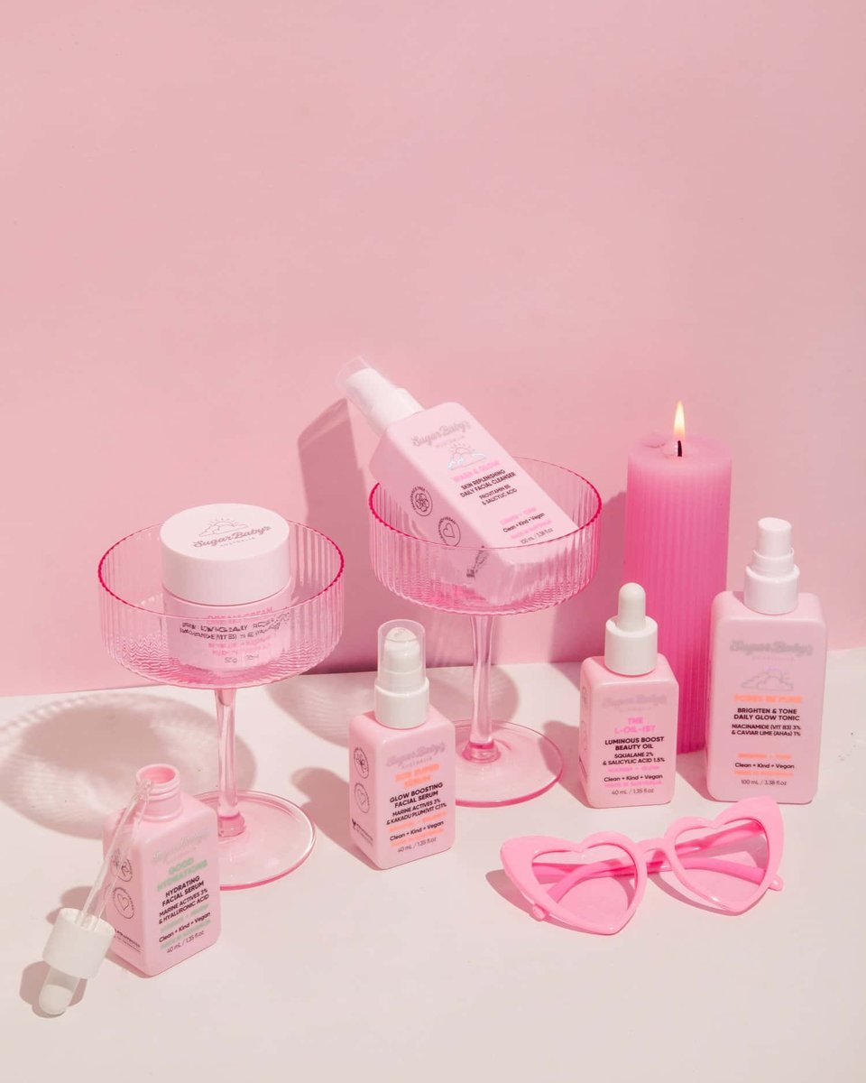 RoxaniitaAlvar3's tweet image. Imagina un ritual donde cada paso se siente como un abrazo de pétalos frescos. 🌸 Nuestra nueva colección Pink Glow no solo cuida tu piel, transforma tu rutina en un momento de amor propio. ¿Lista para el glow de tus sueños? ✨
#Sinkcare #PinkGlow #NewCollection