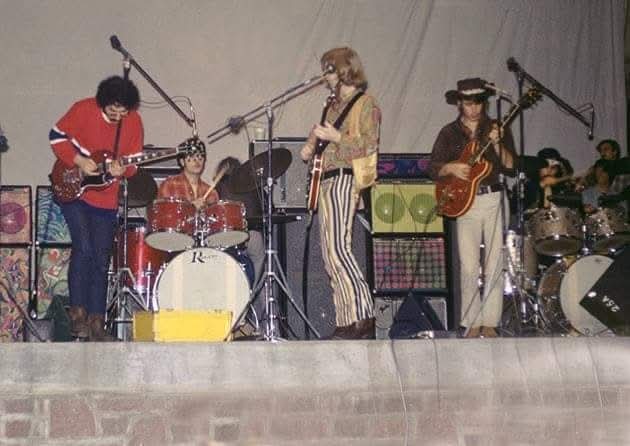 CPapasergio's tweet image. The #GratefulDead gave a rock concert on the Washington University Quadrangle, but some county residents were not grateful
the sound, they said, was enough to wake the dead
April 17, 1969: Quadrangle, Washington University, St. Louis
archive.org/details/gd1969… recorded by Bear