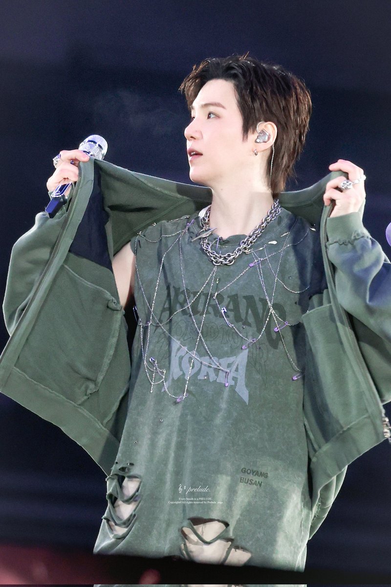 OMG YOONGI SLEEVELESS TOP IN 4K