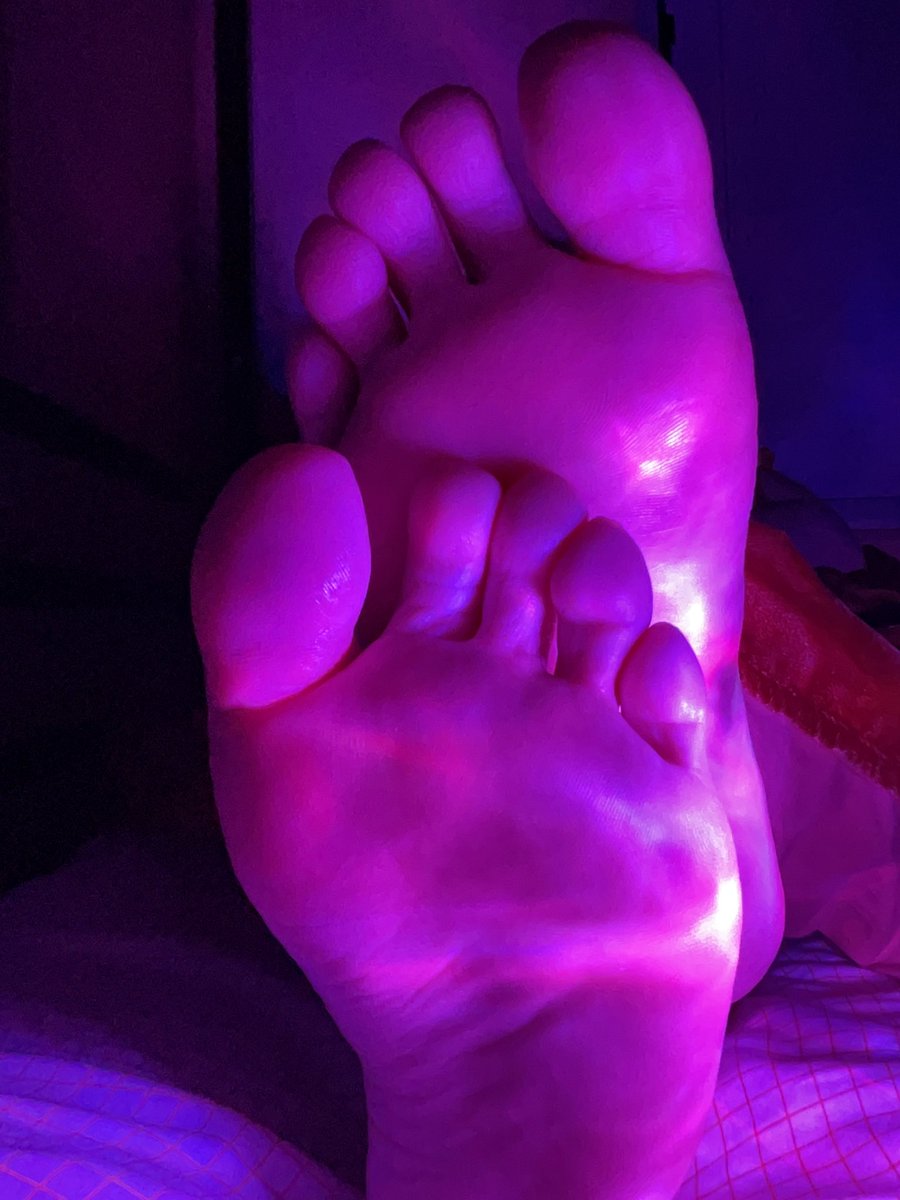 Stanley Smith • FinDom • FootDom • Feet Seller • tweet media