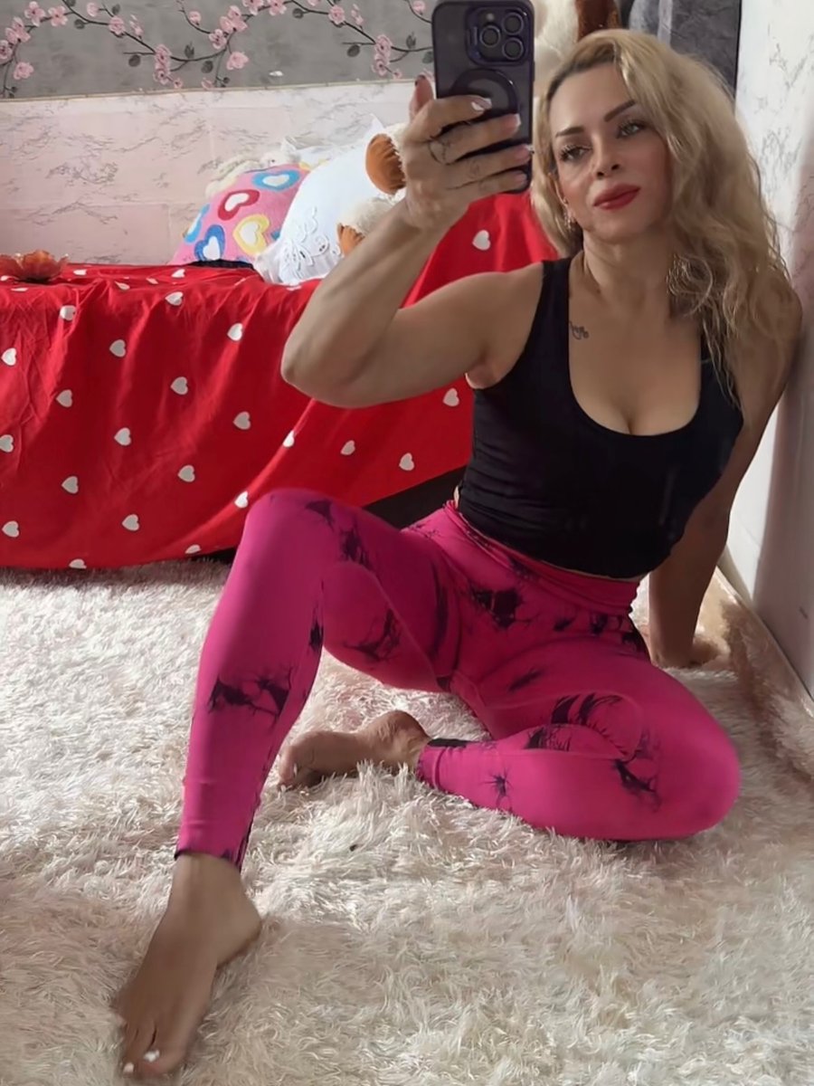 Latina MILF Juana tweet media