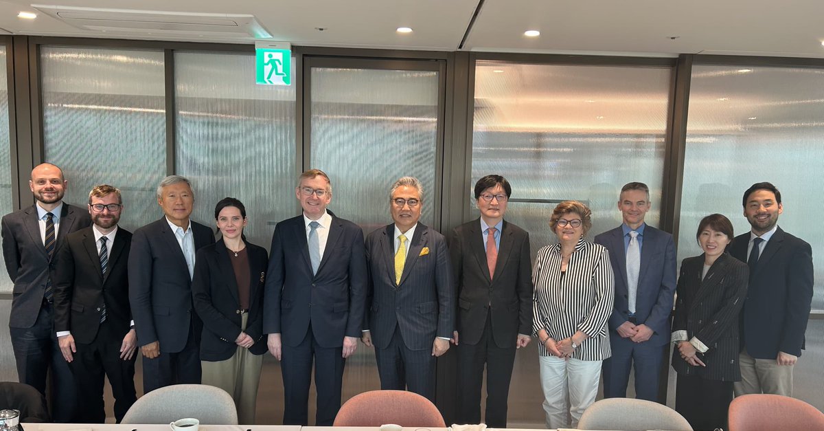ColinCrooks1's tweet photo. Congratulations to Kim Heung-chong on being named Korean Ambassador to the UK. Look forward to teaming up to advance our Global Strategic Partnership. 신임 주영한국대사 김흥종에게 축하인사를 보냅니다. 한•영 글로벌 전략적 동반자관계를 추진하는데 긴밀한 협력을 기대합니다. https://t.co/oTKiXqMMZK