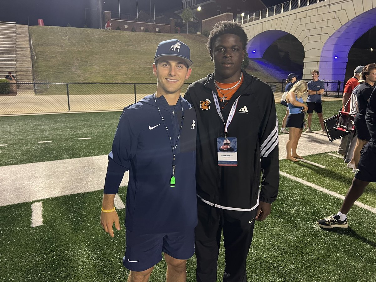 Evanwhite1124's tweet photo. Enjoyed watching @SamfordFootball spring game tonight. Thanks for the invite @ChrisLandrum46 @DrewSwinney5 @Coach_Grass @DexPreps @UnLockYourGame_ 
@ChampionsSA16 @ValleyCubsFTBL @D1RecruitNation @TDARecruiting @monqreamorrisjr @RoyceTrantham @RussTrantham https://t.co/GD7MvhAtGG