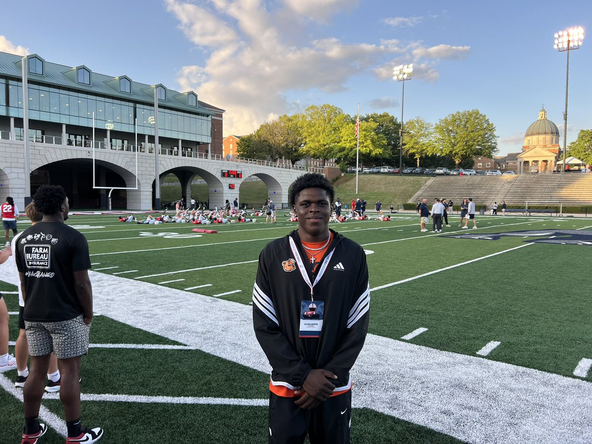 Evanwhite1124's tweet photo. Enjoyed watching @SamfordFootball spring game tonight. Thanks for the invite @ChrisLandrum46 @DrewSwinney5 @Coach_Grass @DexPreps @UnLockYourGame_ 
@ChampionsSA16 @ValleyCubsFTBL @D1RecruitNation @TDARecruiting @monqreamorrisjr @RoyceTrantham @RussTrantham https://t.co/GD7MvhAtGG