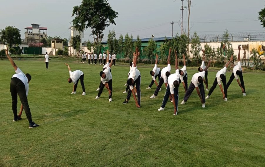 digopsimp's tweet image. #CRPF, 
रेंज इम्फाल के अधीन तैनात यूनिटों के जवानो ने शारीरिक गतिविधियों में सक्रिय भाग लिया, एरिया की साफ-सफाई, शारीरिक फिटनेस और योग को बढ़ावा दिया तथा जवानों व अधिकारियों ने मिलकर आपसी परिचालनीक तालमेल को बढ़ाया। जिससे बल की उपलब्धि बढ़ाई जा सके।
@crpfindia
@mnp_2018