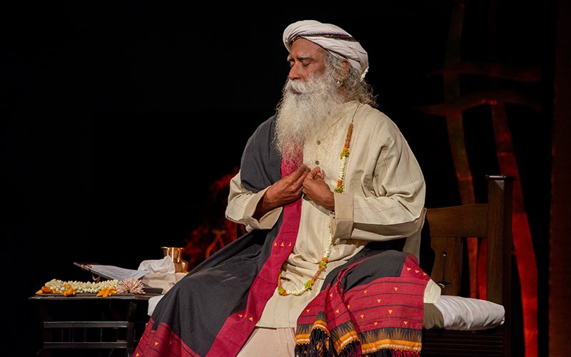 SadhguruJV's tweet image. Most human beings live and die without ever touching the Inner Genius they hold within themselves. #SadhguruQuotes