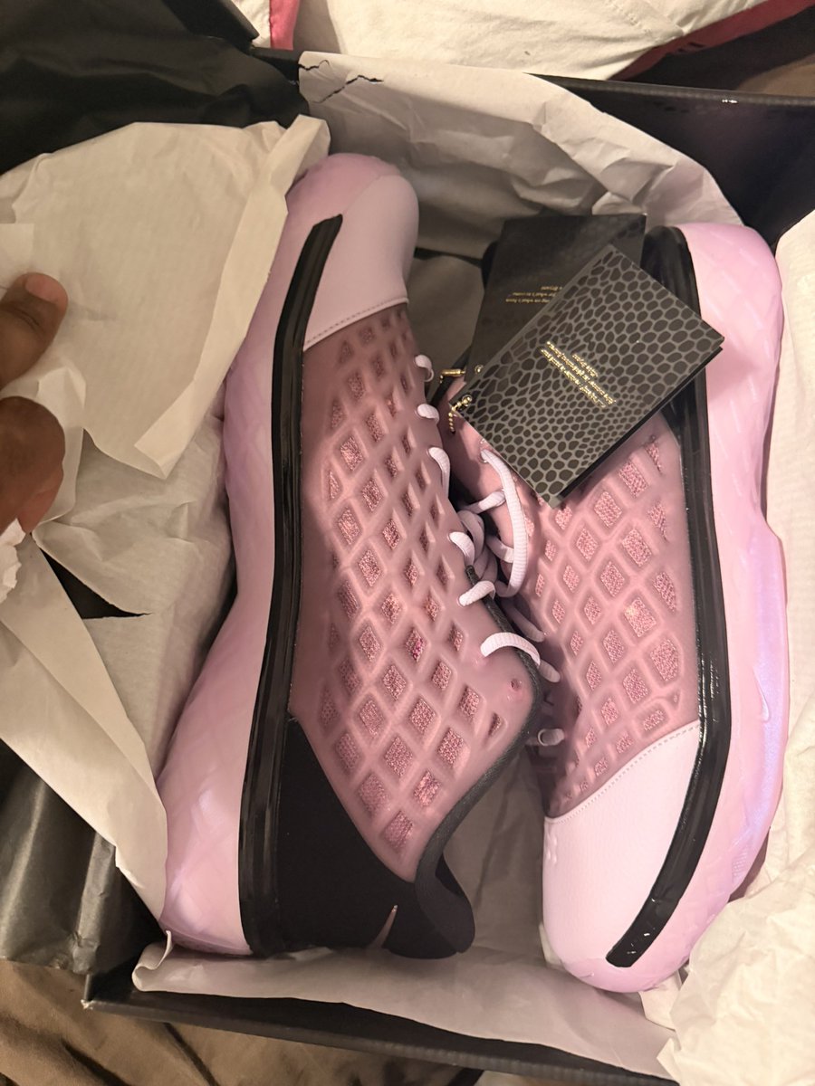 twilson1160's tweet photo. Thank you @nike for these Kobe 3!!! I’m glad you did a restock and got them the next day!!! https://t.co/cCM7JRlCjz