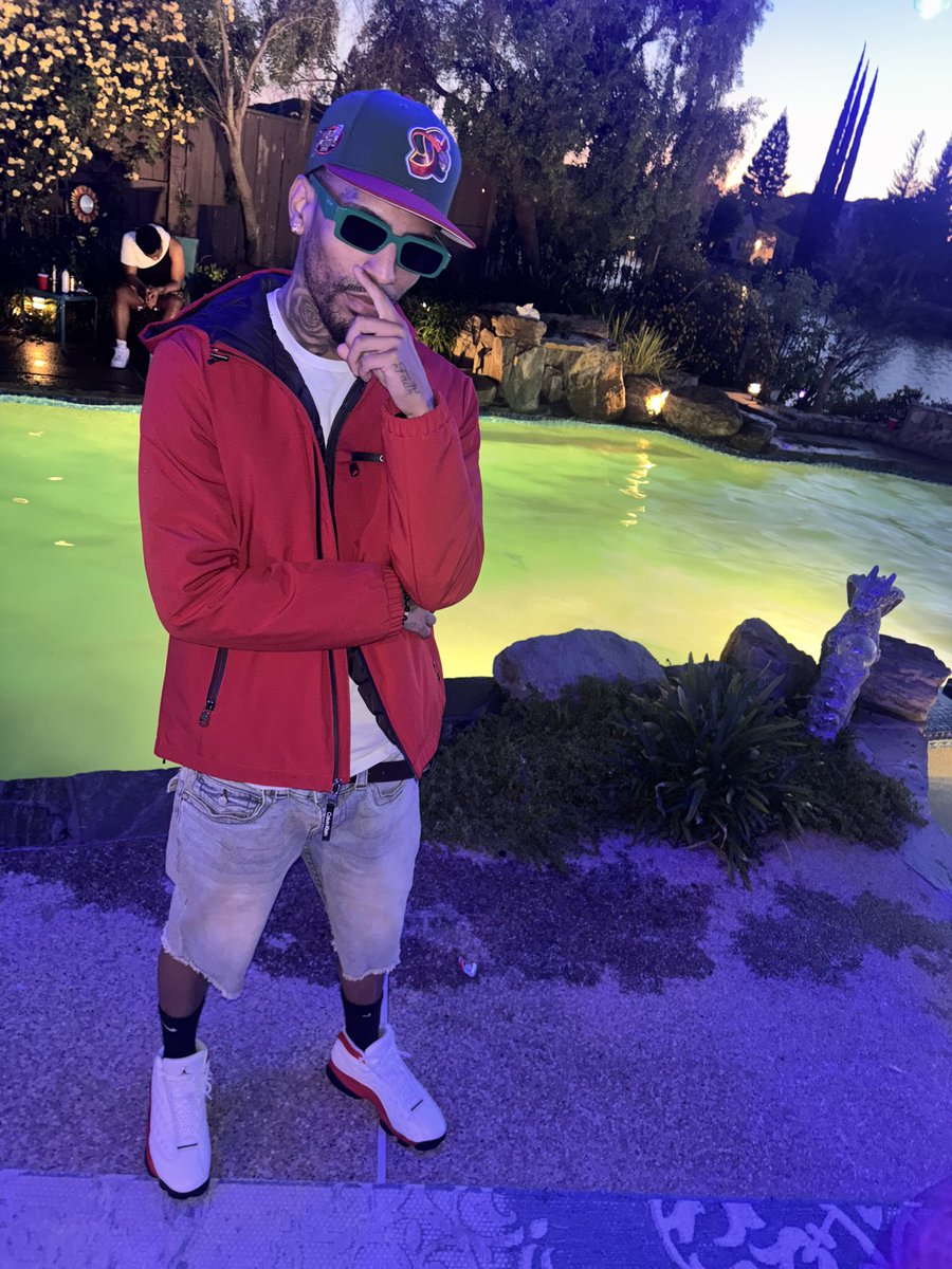 Doestacks tweet media