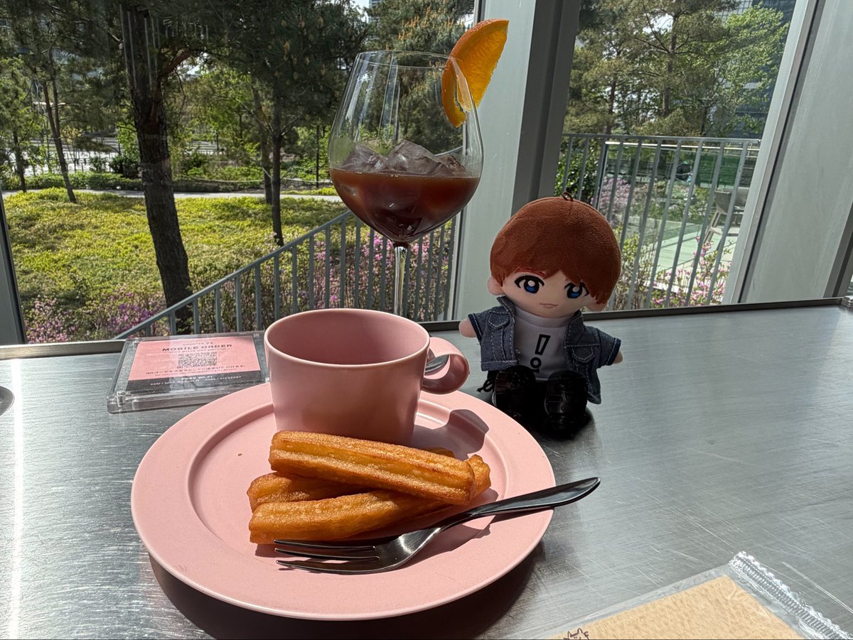 ガウディセット〜〜〜
サングリアコーヒーはノンアルも選べるよ