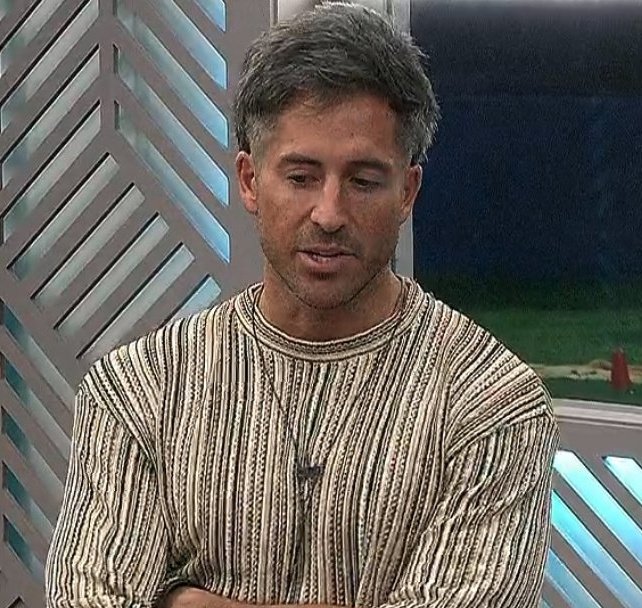 Nora B. Valle. tweet media