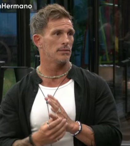 Nora B. Valle. tweet media